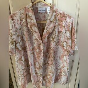 Alfred Dunner printed blouse.